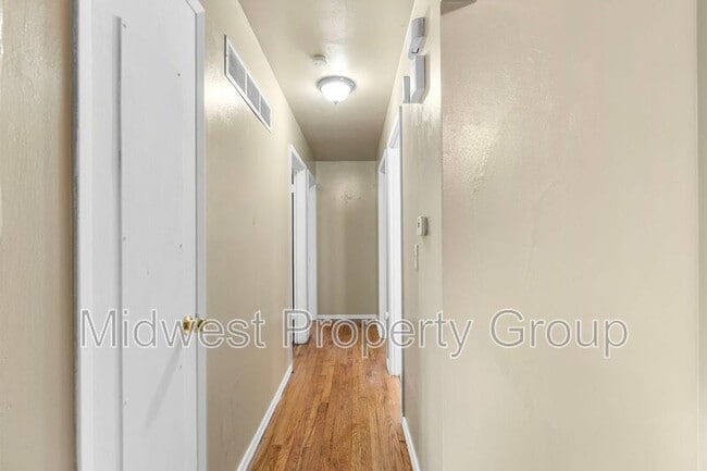 Building Photo - 1364 Farmview Ave