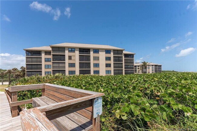 Foto del edificio - 2571 NE Ocean Blvd