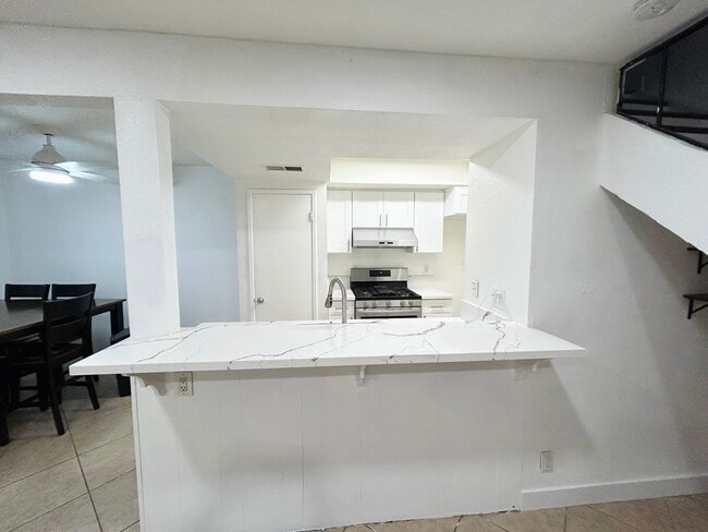 Building Photo - 1721 Normandy Pl