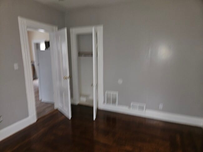 Building Photo - 107 Thompson St