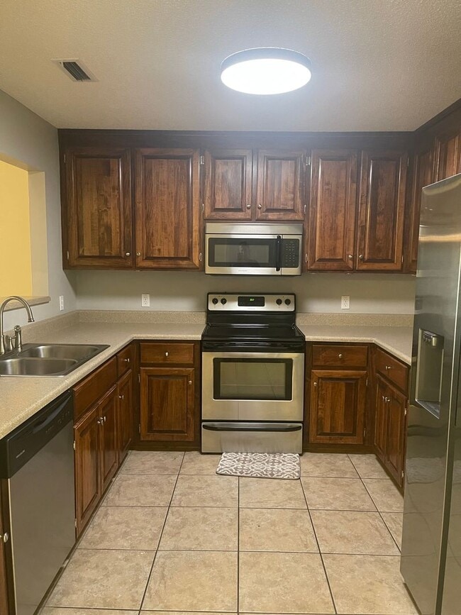 Building Photo - Woodland Park!  END UNIT!!