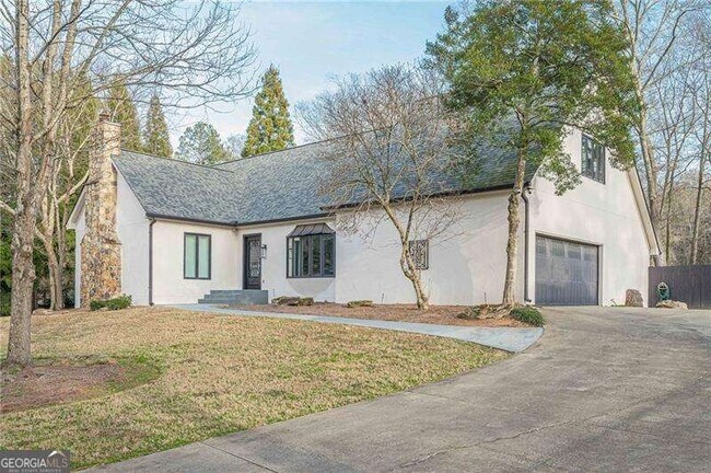 Building Photo - 4562 Columns Dr SE