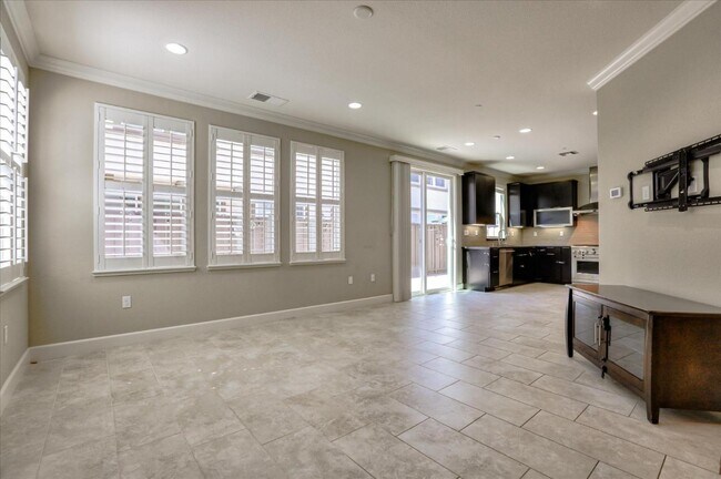 Building Photo - 6091 Golden Vista Dr