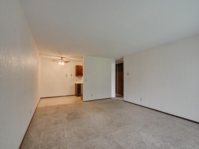 Building Photo - 330 2nd Ave S