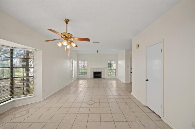 Building Photo - 800 Country Pl Dr