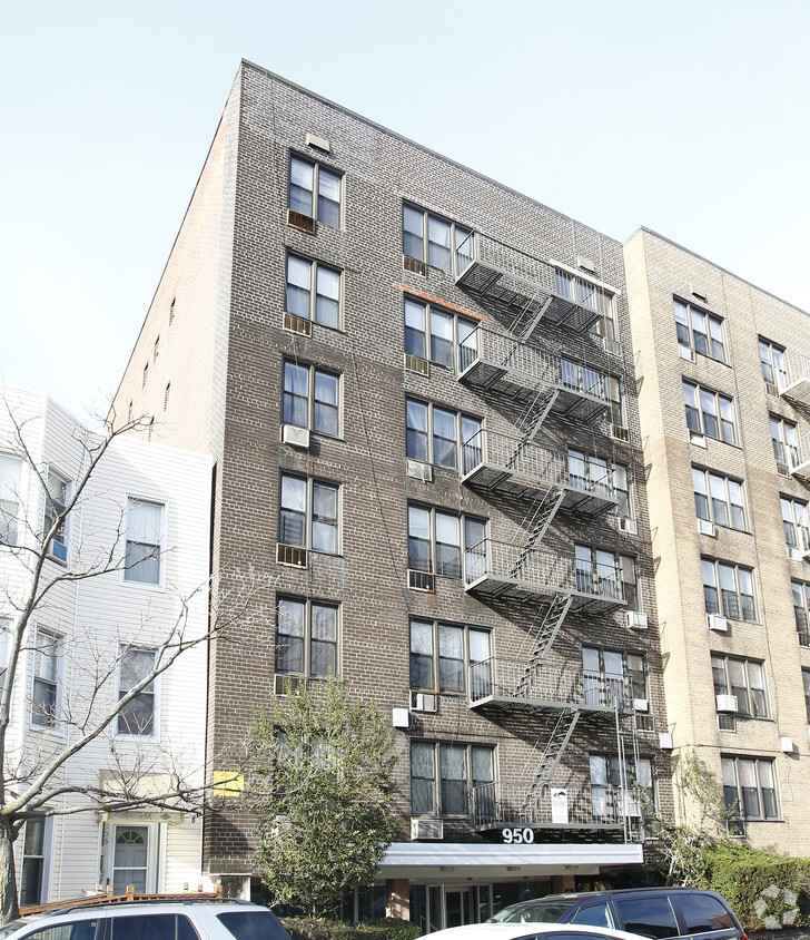 950 E 14th Street - 950 E 14th St