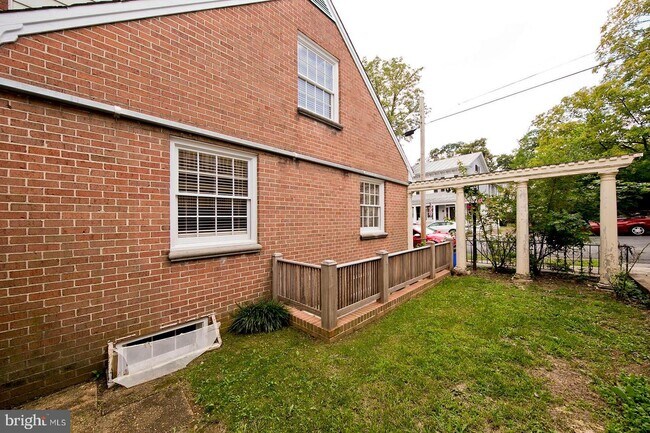 Foto del edificio - 210 N Washington St