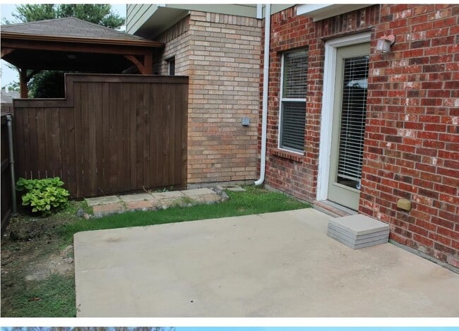 Building Photo - 8704 Manhattan Ave