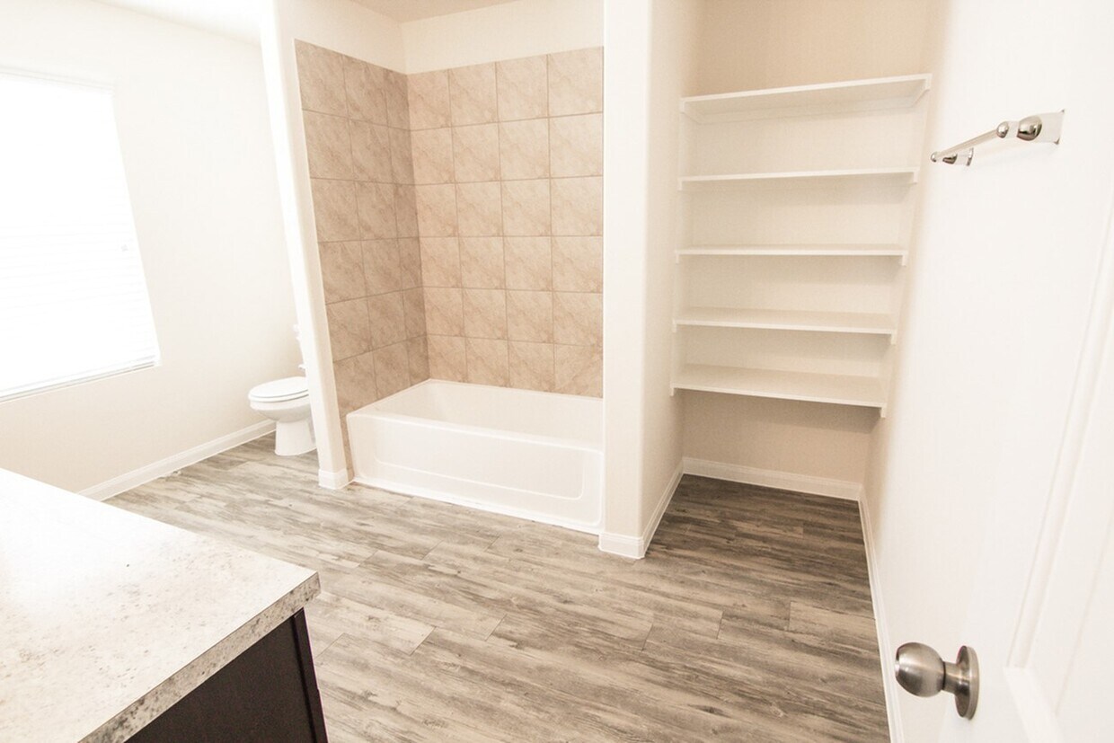Foto principal - 930 Ember Wood Ct
