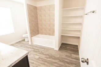 Building Photo - 930 Ember Wood Ct