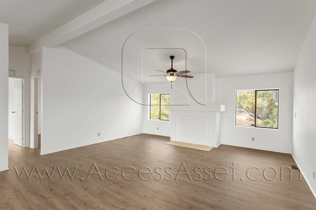 Foto del edificio - Private 3 Bed /2 Bath Home With Scenic Views In Lake Elsinore!