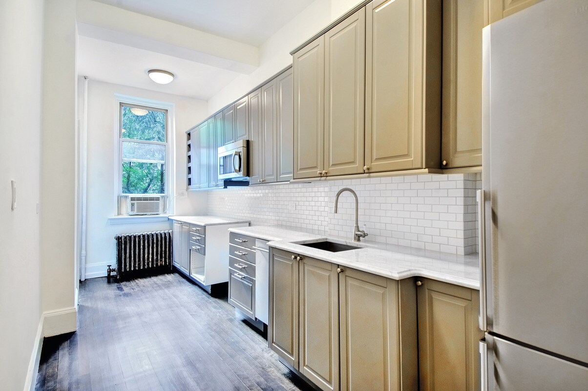 Primary Photo - 144 Waverly Pl