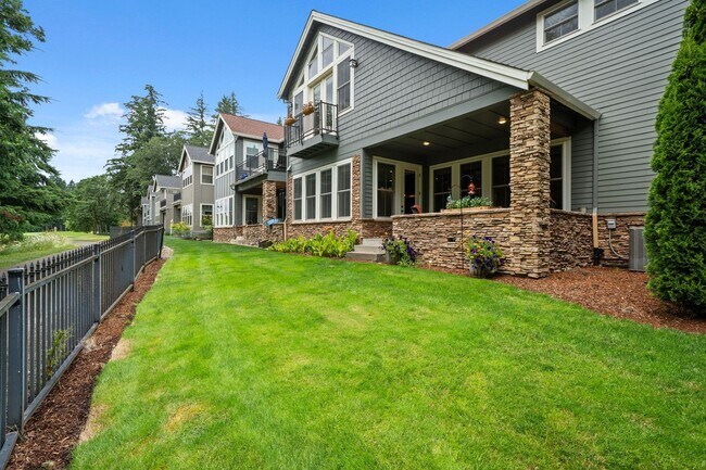 Foto del edificio - 2 Creeks Condominiums - Gated Community on...