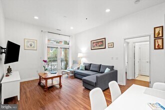 Building Photo - 309 Holland Ln