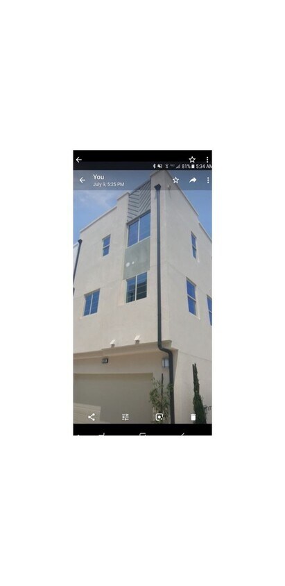 Primary Photo - 222 Paramount