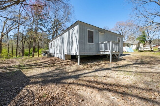 Foto del edificio - Move-In Ready Modern Makeover! Spacious 4-...