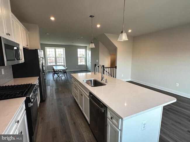 Building Photo - 10527 Encore Dr