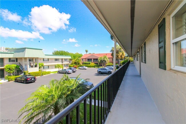 Building Photo - 600 Valley Stream Dr