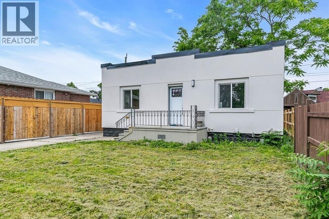 Building Photo - 1737 Drouillard Rd