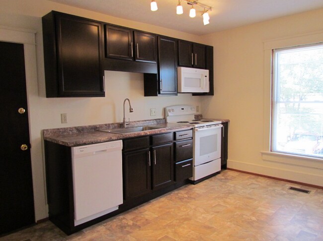 Building Photo - 225 E Findlay St