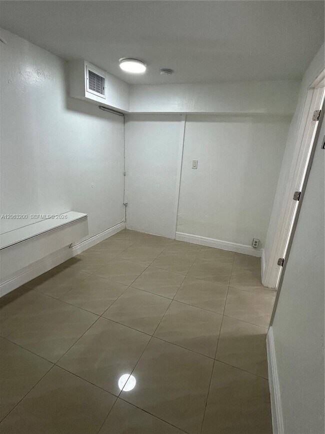 Foto del edificio - 3760 NW 197th St
