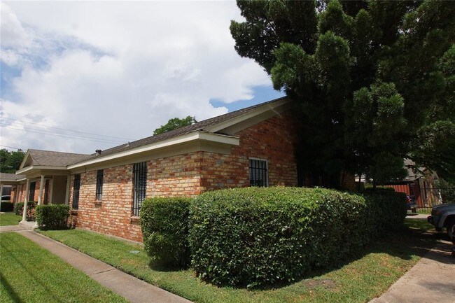 Building Photo - 6525 Renwick Dr