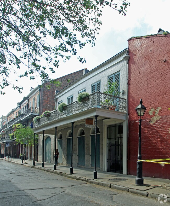 Building Photo - 536 Dumaine St
