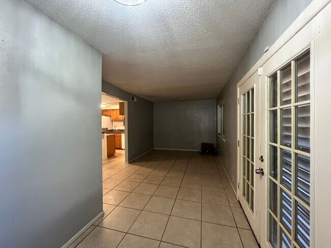 Building Photo - Southside Townhome!!