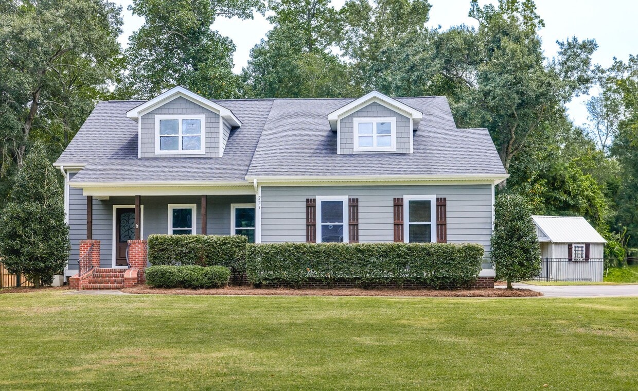 Primary Photo - DEPOSIT FREE OPTIONS!! 5 Bedroom 2.5 Bath ...