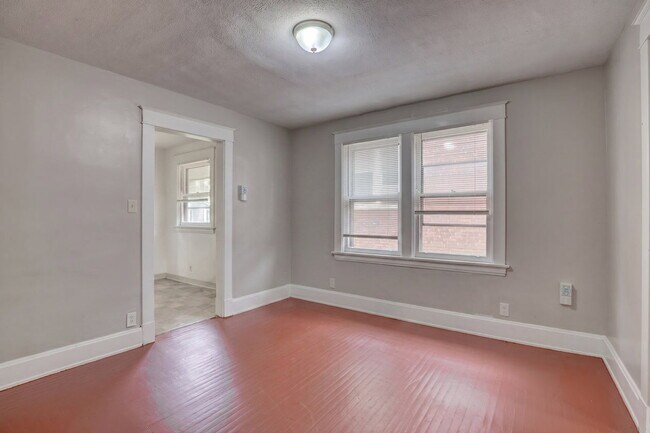 Building Photo - 512 Maple Ave