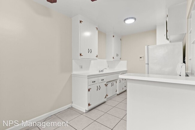 Building Photo - 1 br, 1 bath Apartment - 425 Gaviota Ave. ...