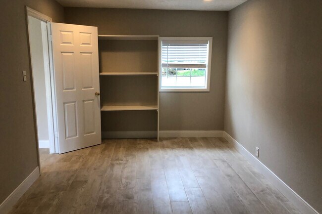 Foto del edificio - 9602 Lawngate Dr