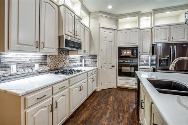 Building Photo - 8779 Oak Stream