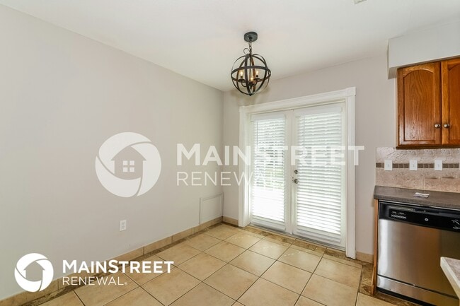 Building Photo - 2459 Stratford Dr