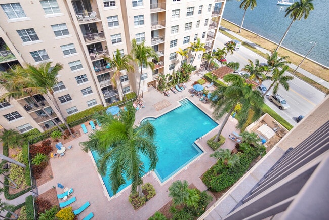 Building Photo - 1801 N Flagler Dr