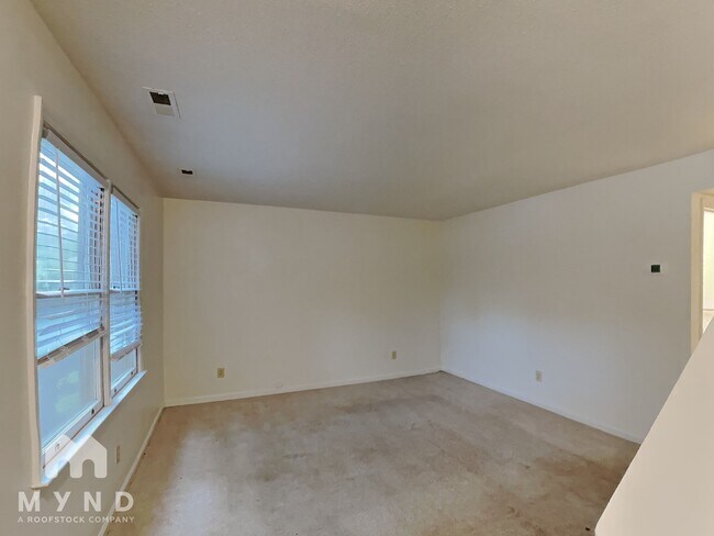 Foto del edificio - 8715 Chapel Hill Rd