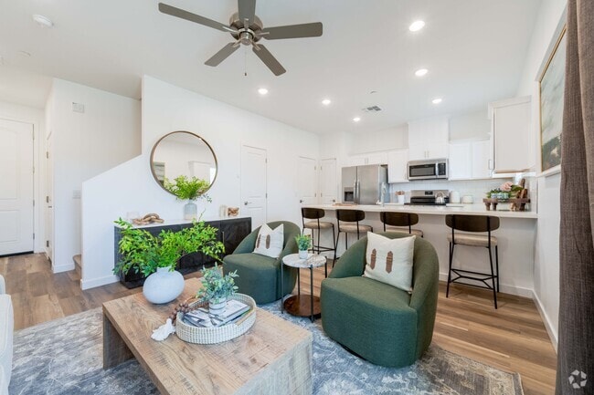 Building Photo - Villas at 91st