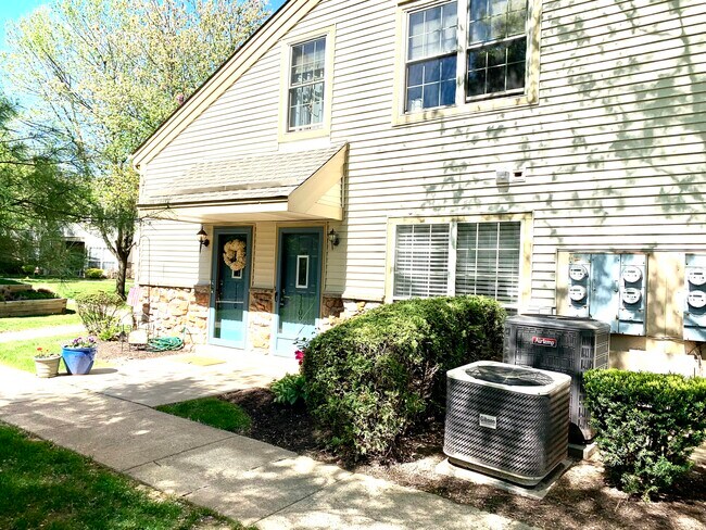 Foto del edificio - 1109 Foxmeadow Dr