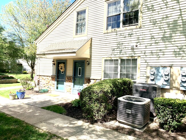 Building Photo - 1109 Foxmeadow Dr