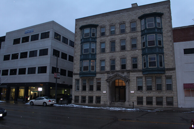 Foto del edificio - 828 N Milwaukee St