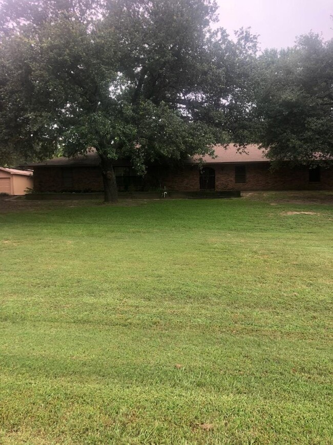 Building Photo - 335 Access Rd