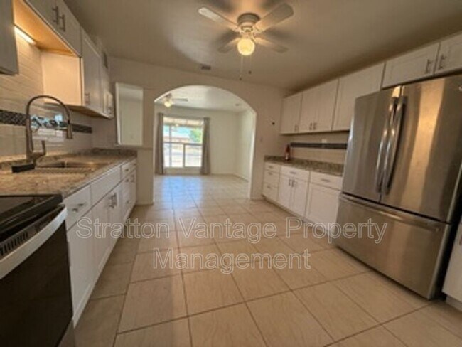 Building Photo - 2812 W Montecito Ave
