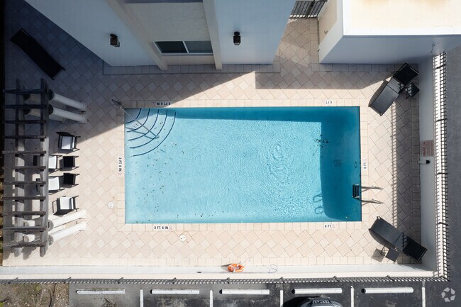 Piscina - Gables Corinthian Plaza