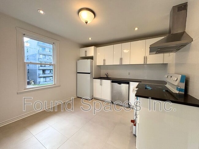 Building Photo - 32 Arthur Ave S