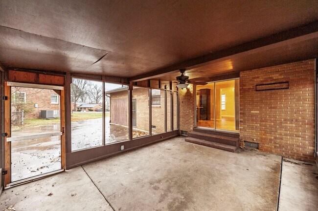 Foto del edificio - Recently Renovated Three Bedroom Home in Hendersonville