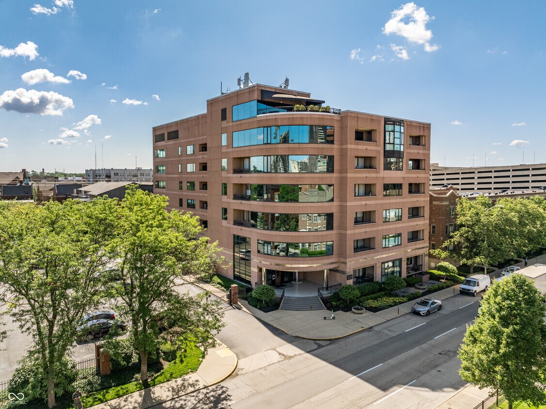 Foto principal - 225 N New Jersey St