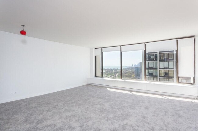 Building Photo - 1 bedroom in Chicago IL 60640
