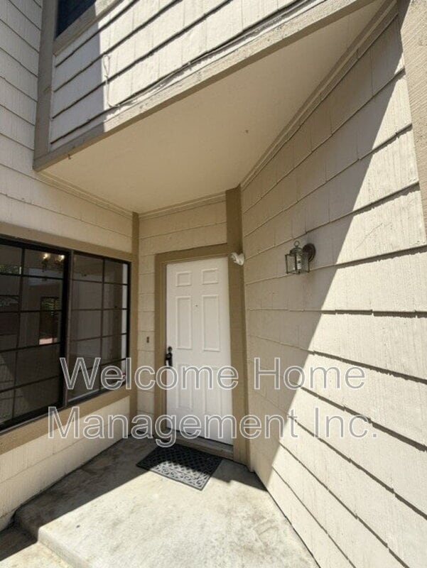 Building Photo - 34769 Comstock Common