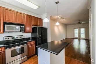 Building Photo - 9200 Westheimer Rd