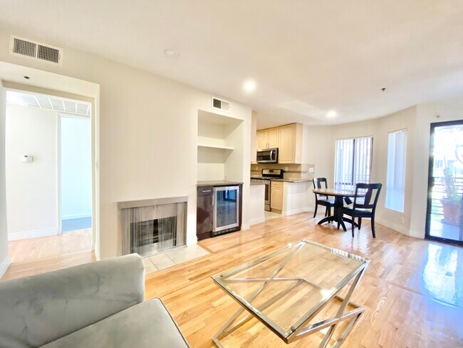 Building Photo - 8569 Burton Way, Los Angeles, CA 90048